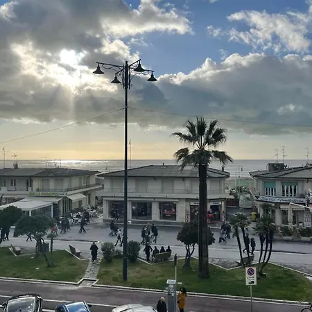 Fronte Mare Con Parcheggio Privato Apartment Viareggio
